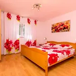 Bakovic Apartment *